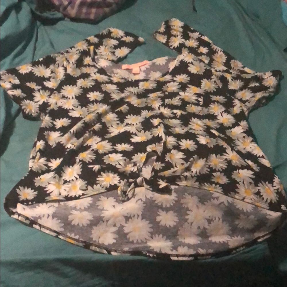 Cute daisy long sleeve, high low style